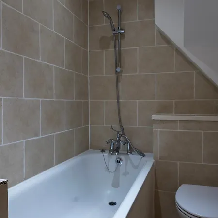 5C- Stylish Urban Retreat - Spacious 2 Bed Flat London Exterior photo
