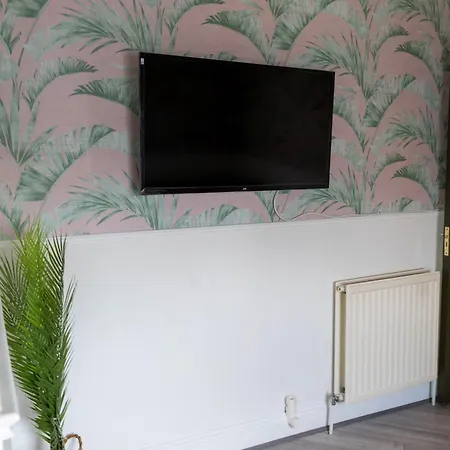 5C- Stylish Urban Retreat - Spacious 2 Bed Flat London Exterior photo
