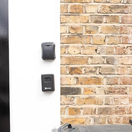 5C- Stylish Urban Retreat - Spacious 2 Bed Flat London Exterior photo