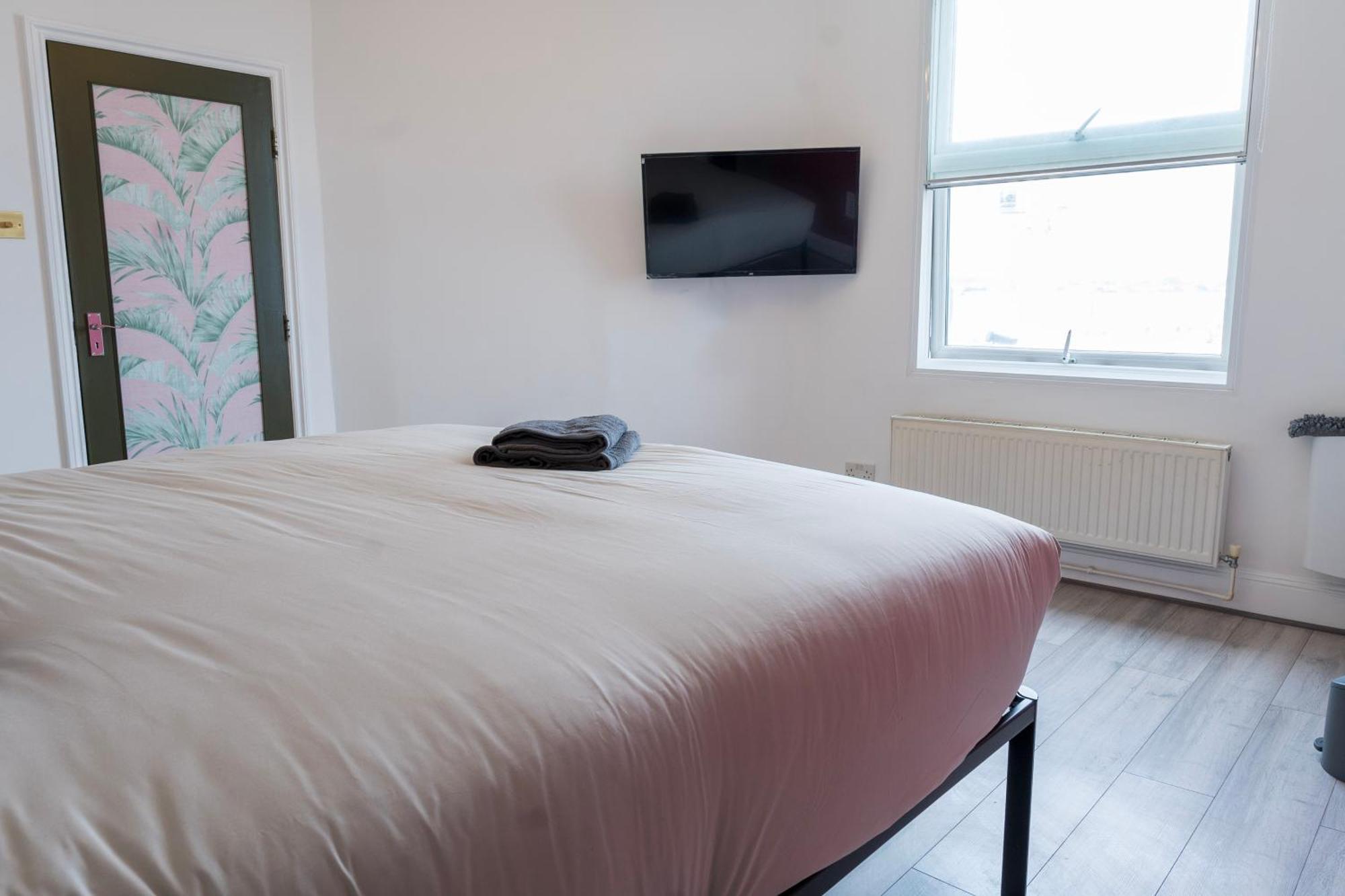 Apartamento 5c- Stylish Urban Retreat - Spacious 2 Bed Flat Londres