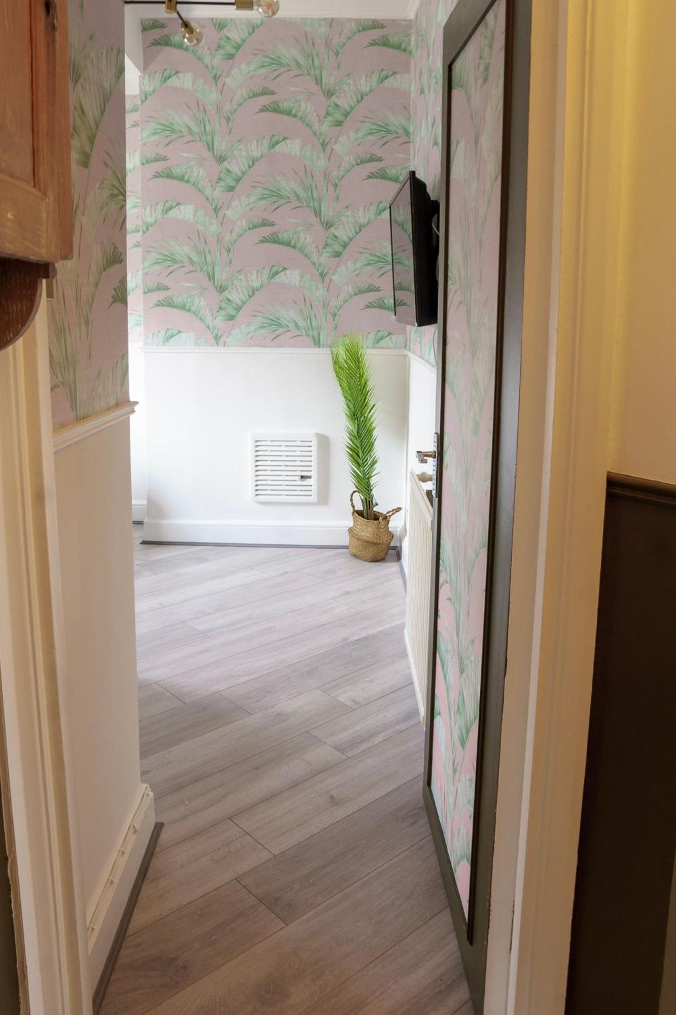 Apartamento 5c- Stylish Urban Retreat - Spacious 2 Bed Flat