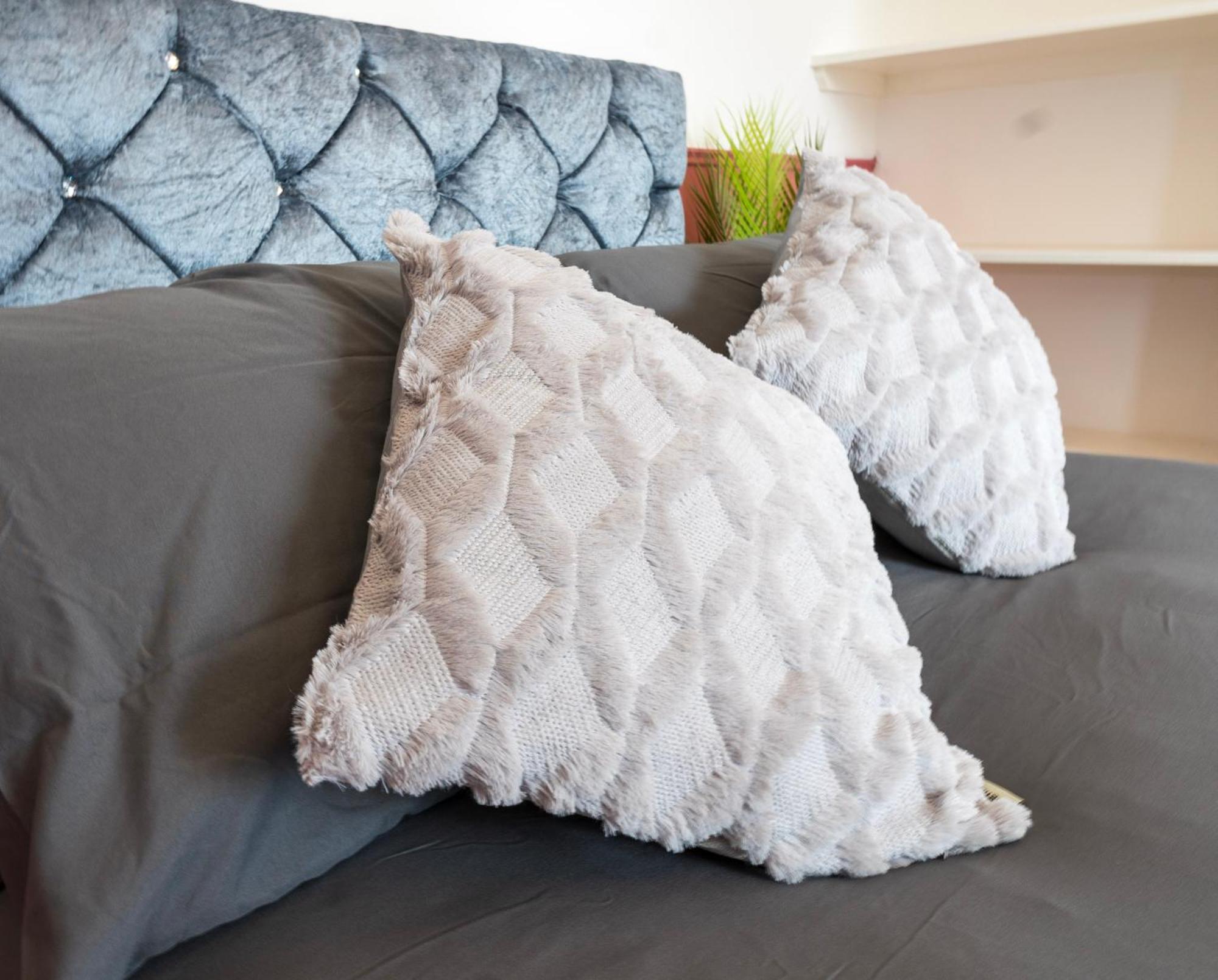 Apartamento 5c- Stylish Urban Retreat - Spacious 2 Bed Flat