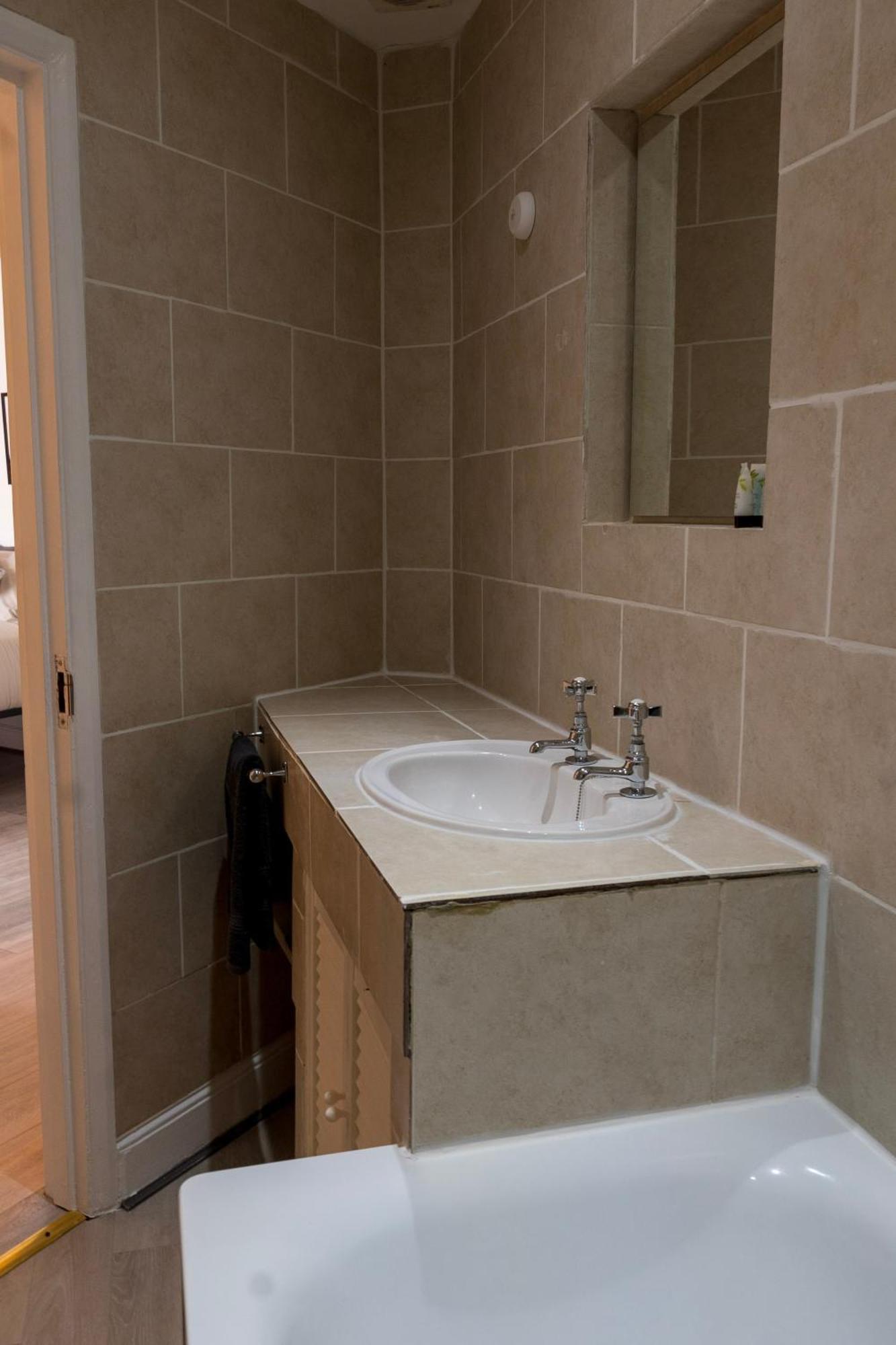 Apartamento 5c- Stylish Urban Retreat - Spacious 2 Bed Flat Londres