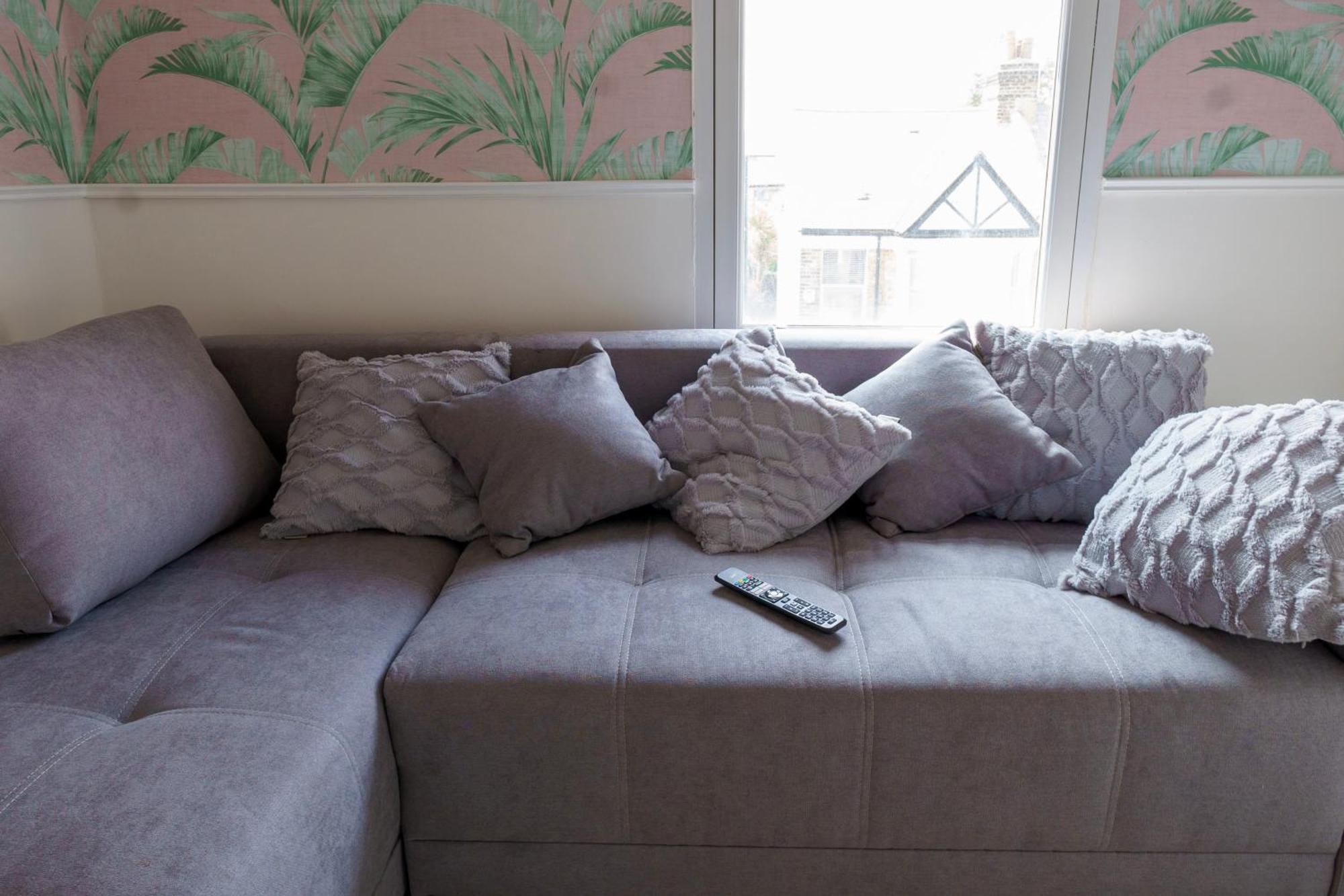 Apartamento 5c- Stylish Urban Retreat - Spacious 2 Bed Flat