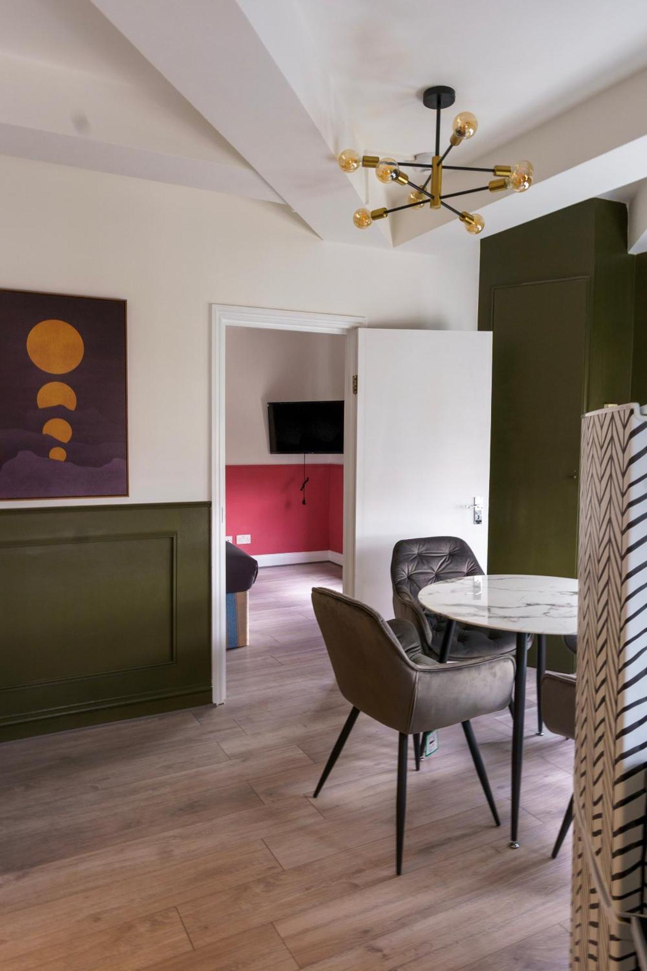Apartamento 5c- Stylish Urban Retreat - Spacious 2 Bed Flat