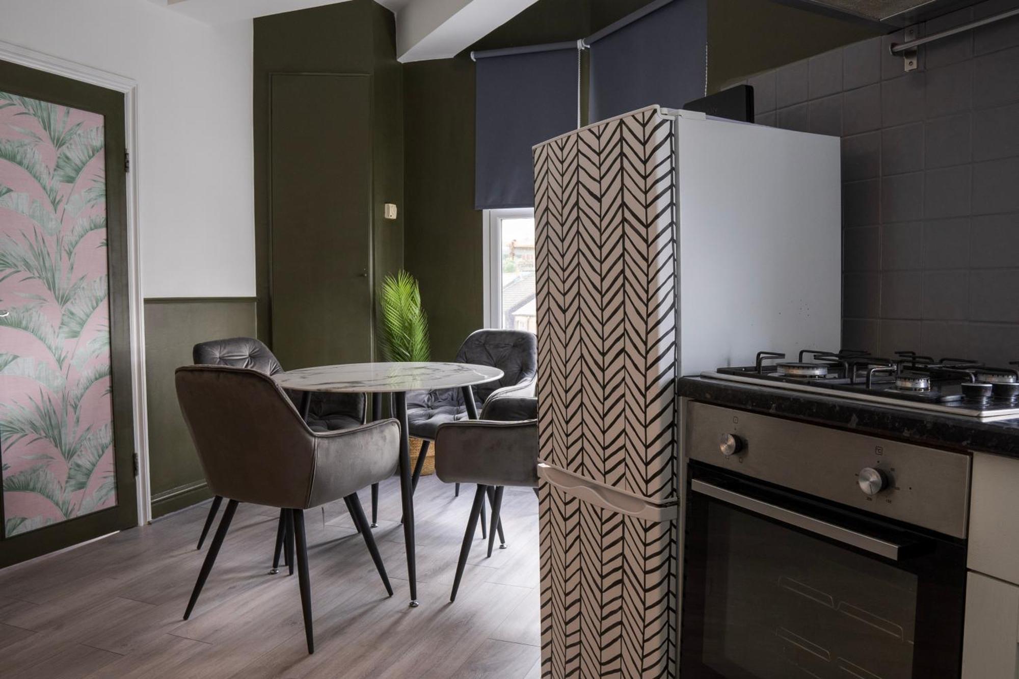 Apartamento 5c- Stylish Urban Retreat - Spacious 2 Bed Flat