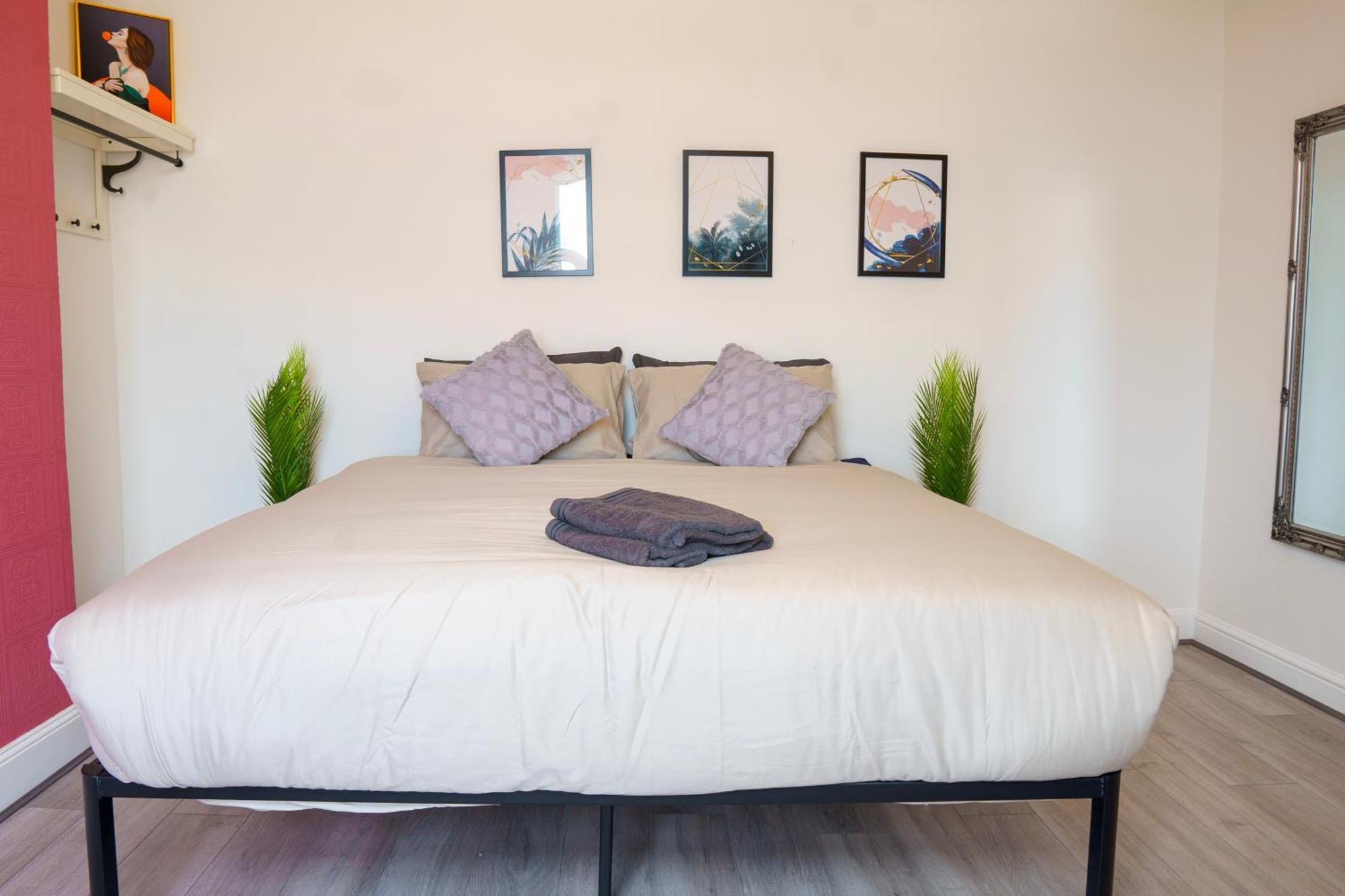 5c- Stylish Urban Retreat - Spacious 2 Bed Flat Лондон
